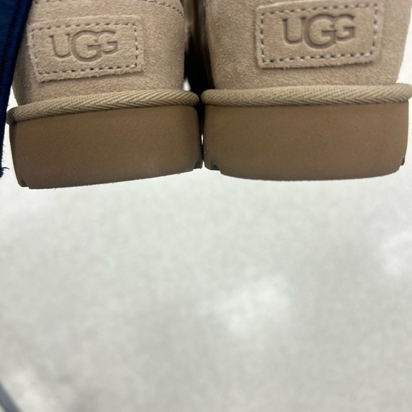 UGG Chestnut Platform Sandals with Navy Pull Tab - Picture 3 of 4
